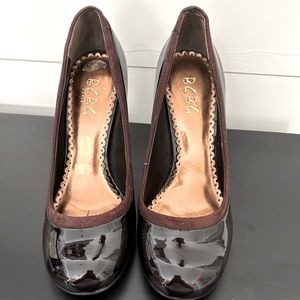 BCBG Paris - vintage late 80s early 90s. Size.- 7. In excellent condition.